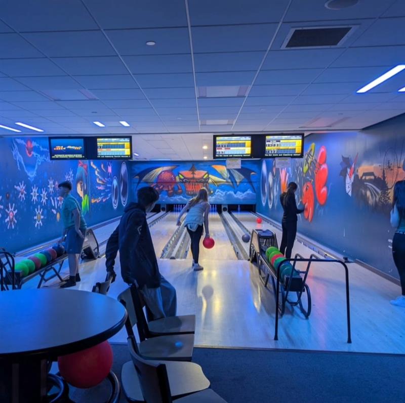 Youth Hub The Hut - Inflatable Fun - image 2