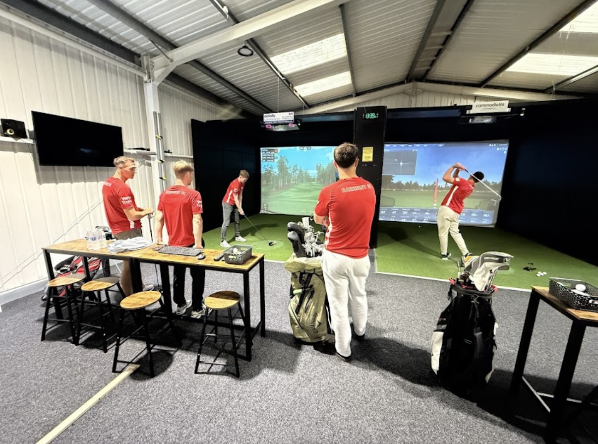 Easter Xbox gaming and virtual golf club. - image 3