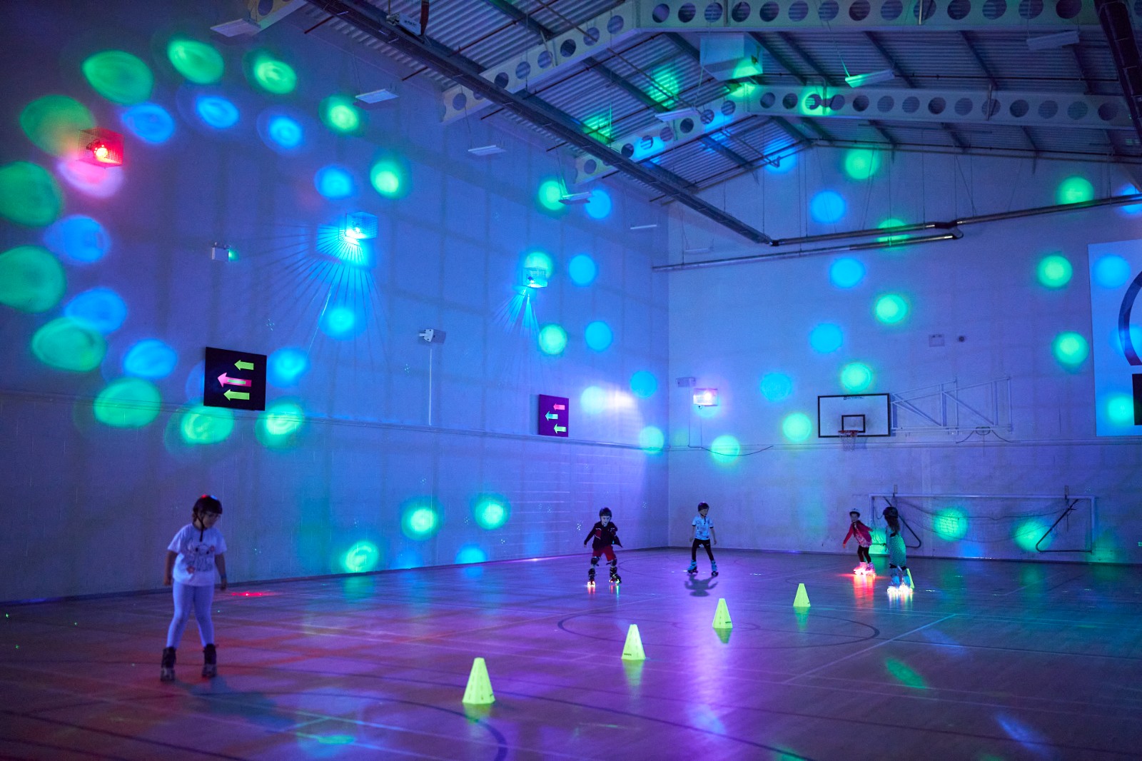 Youth Hub The Hut - Roller Disco - image 2