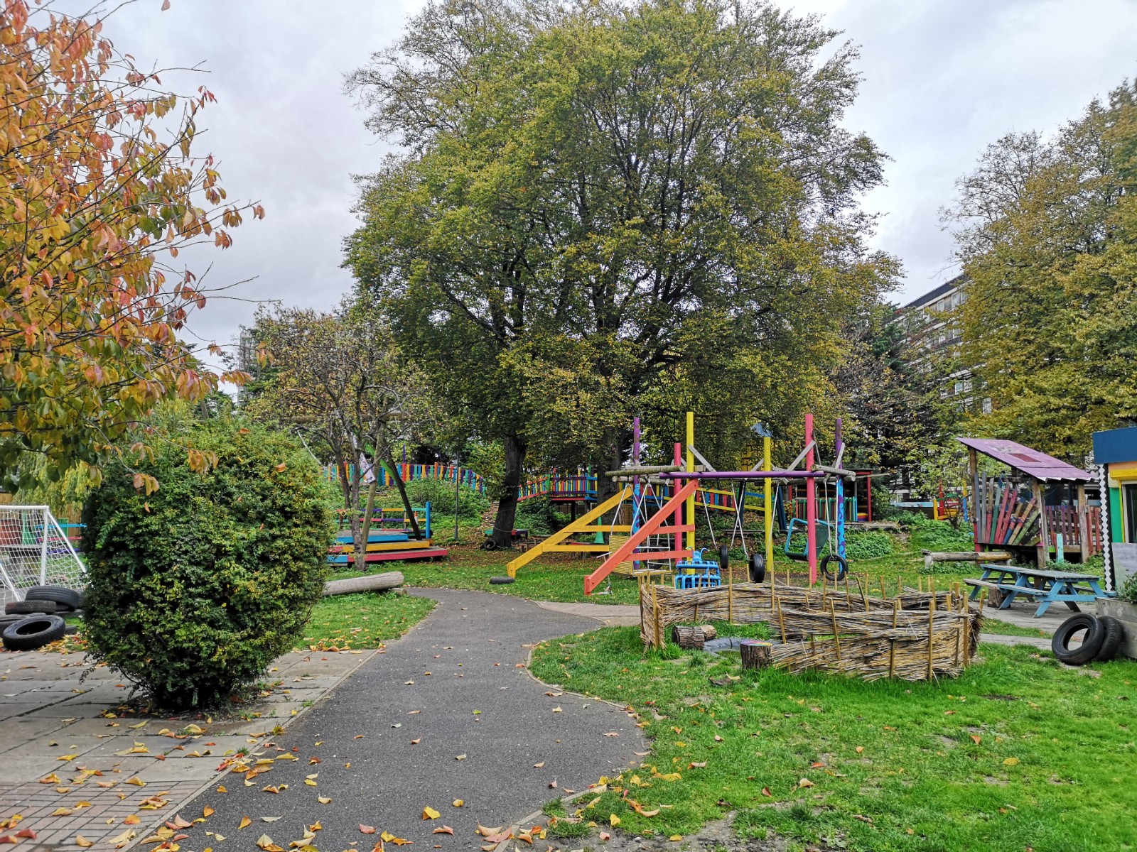 Oasisplay Bolton Crescent - image 8