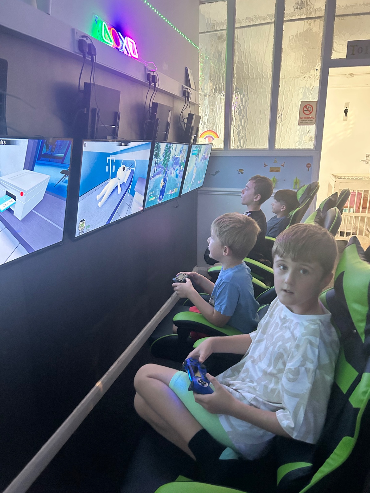 Mrs Snuggles Social Gaming (+6) block mentored by Mrs Snuggles