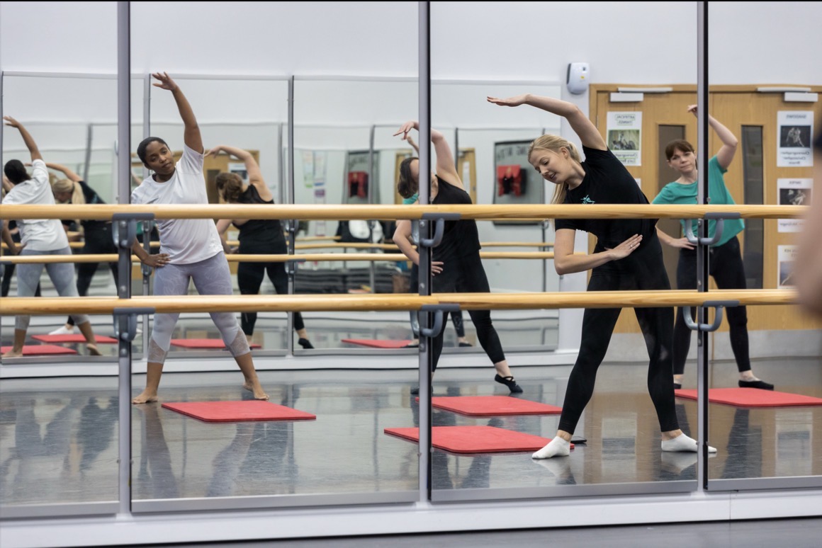 4 week Adult Ballet and Barre Core block mentored by Pullums Dance Academy