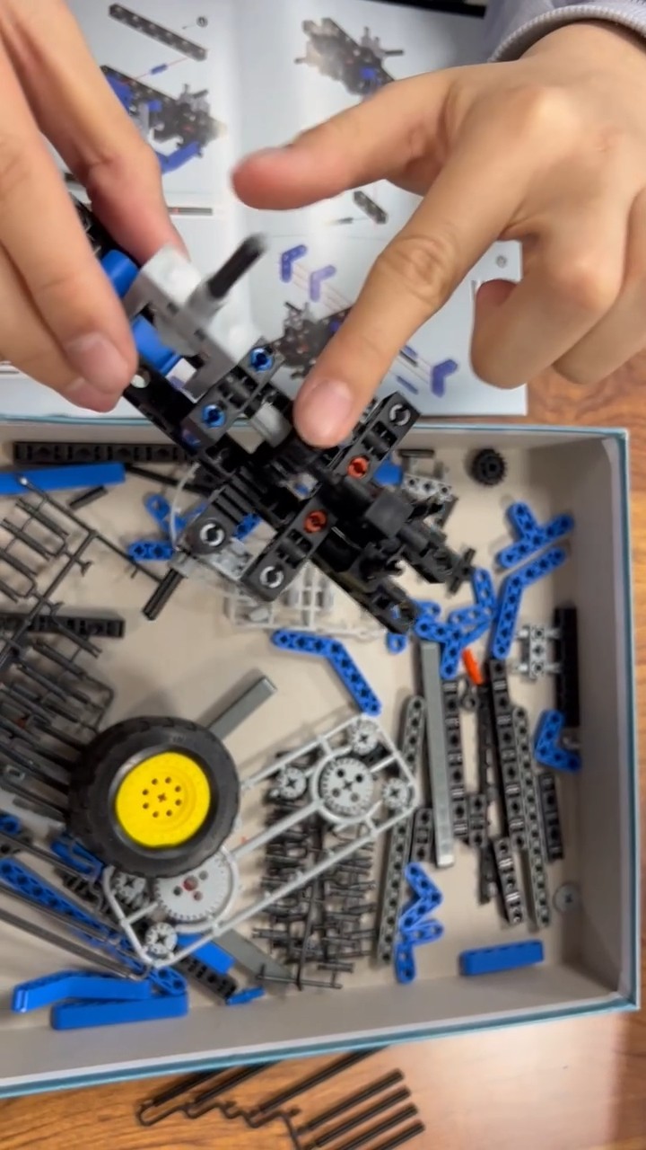 STEM Explorers Holiday Camp - image 3