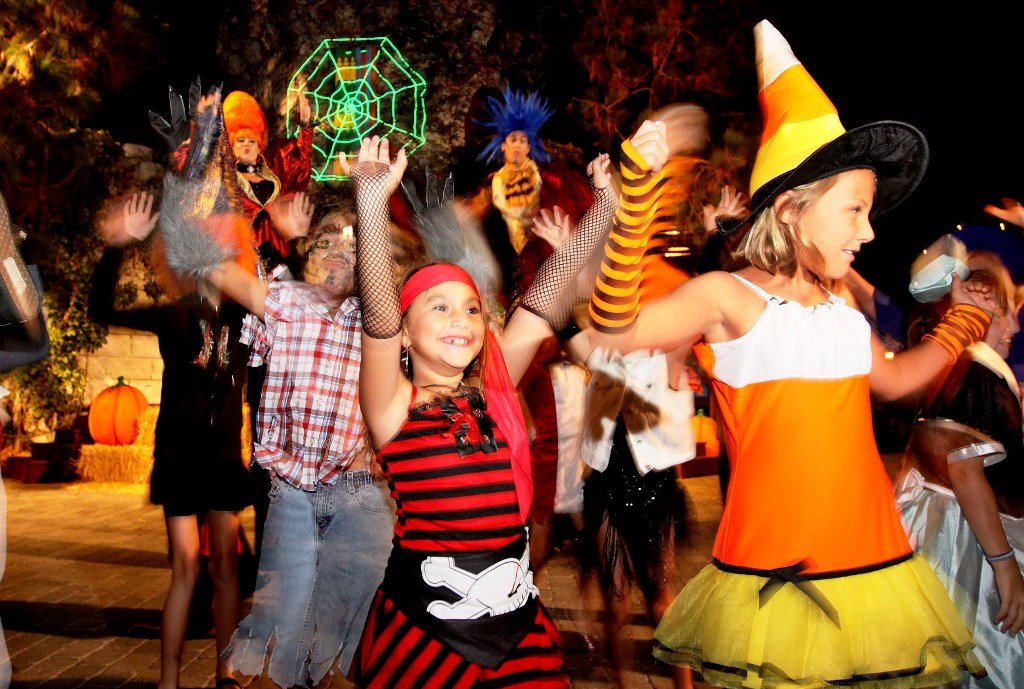 Yo! Active Spooktacular Party 0-8 block mentored by Wolves Foundation