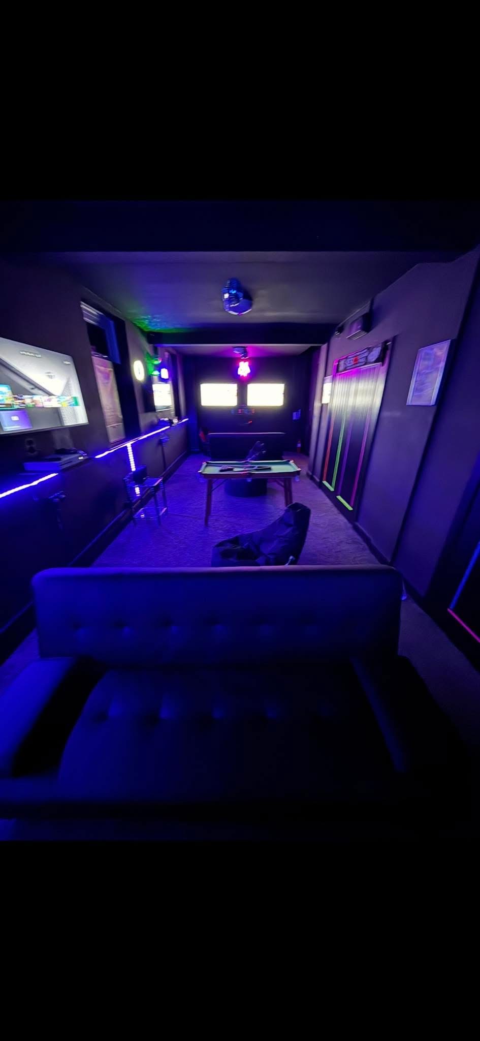 Deluxe Duo - Pamper and Gaming Station - image 6