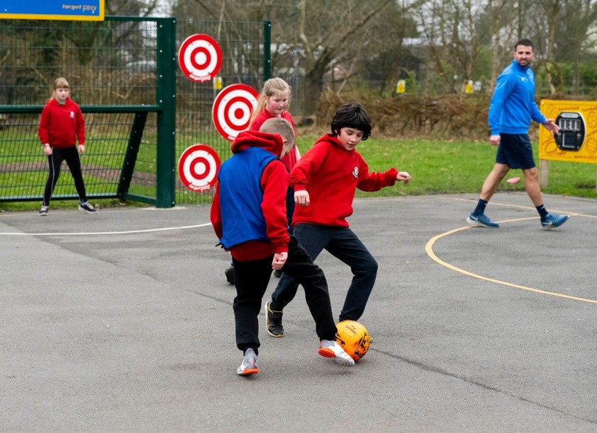 ELM PARK PRIMARY HAF EASTER HOLIDAY CLUB block mentored by SportsCool Romford