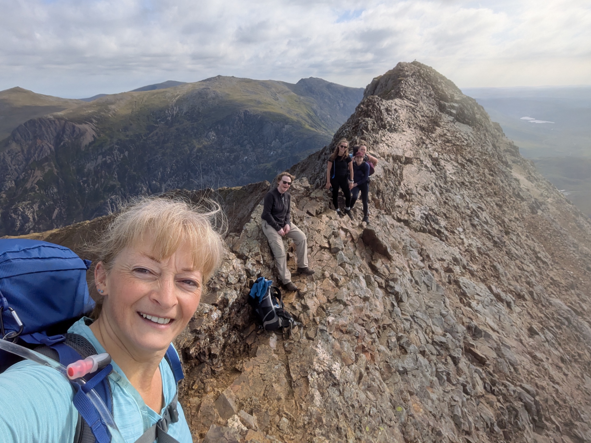 LHW

Cribgoch and the Snowdon horseshoe - image 2