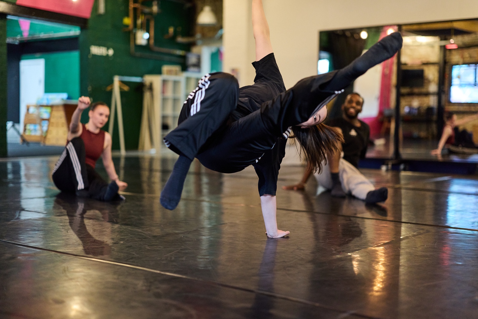 Adult Contemporary Dance - Intermediate - image 3